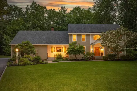 11 Evergreen Way Stratham NH 03885