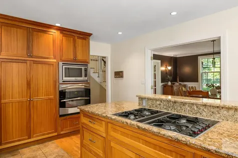 11 Evergreen Way Stratham NH 03885