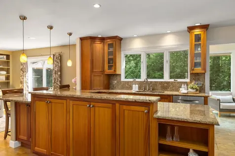 11 Evergreen Way Stratham NH 03885
