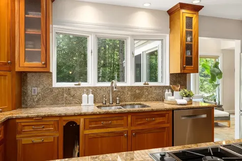11 Evergreen Way Stratham NH 03885