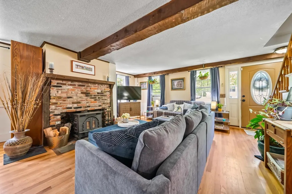 636 Old Homestead Highway Swanzey NH 03446