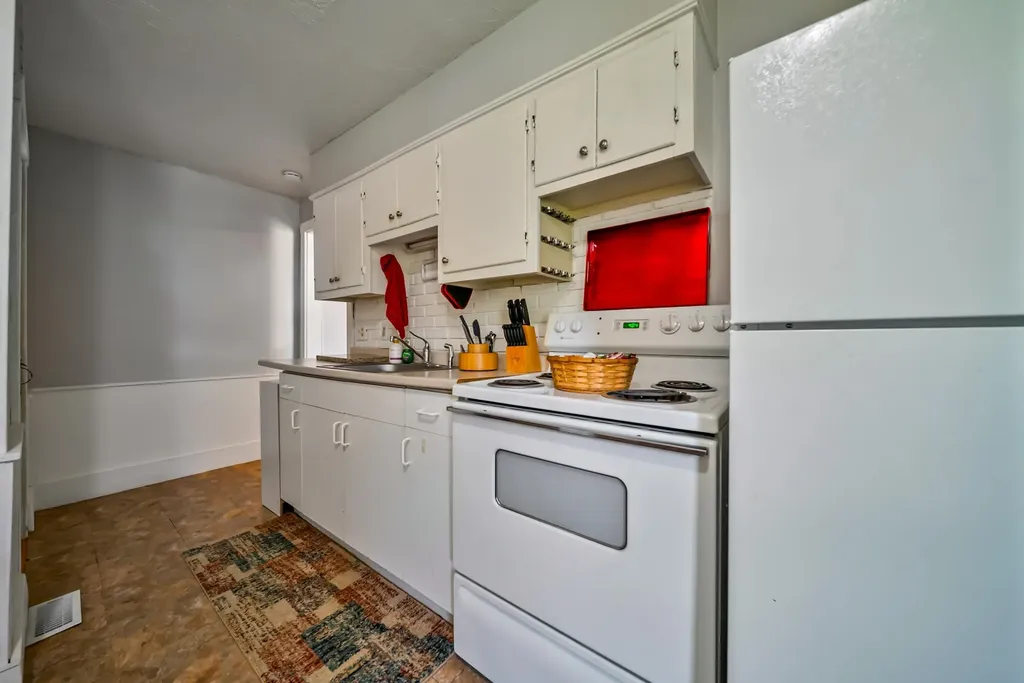 636 Old Homestead Highway Swanzey NH 03446