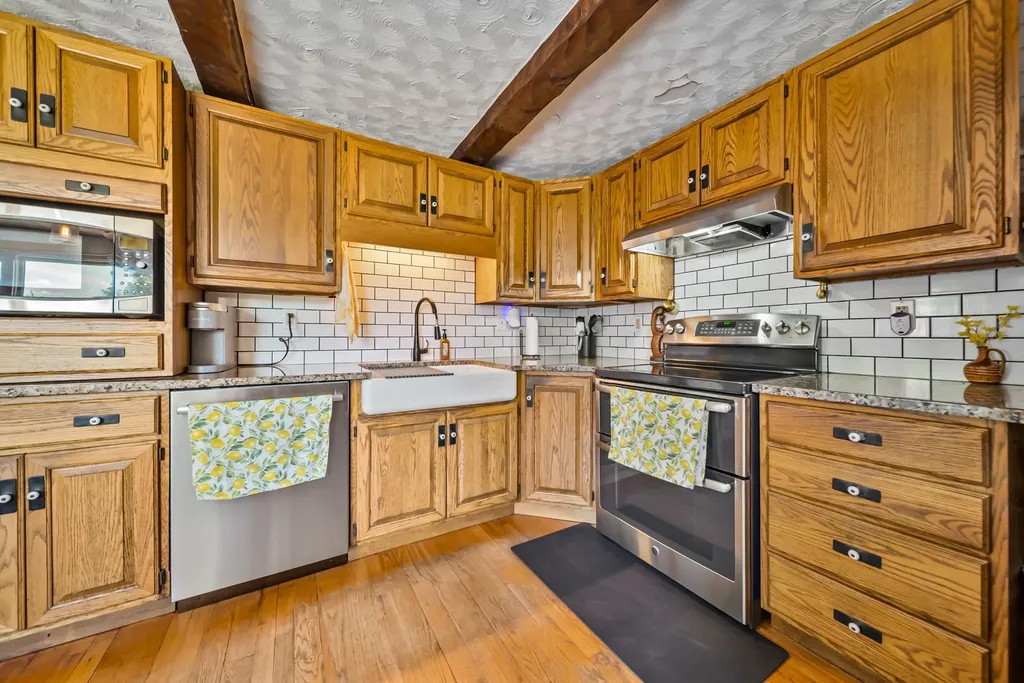636 Old Homestead Highway Swanzey NH 03446