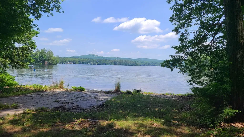 10 Crescent Drive Barnstead NH 03225