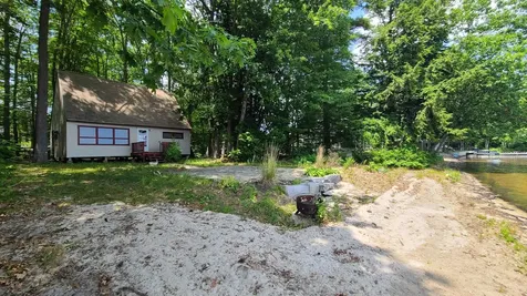10 Crescent Drive Barnstead NH 03225