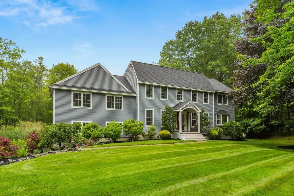 23 Rockrimmon Road North Hampton NH 03862