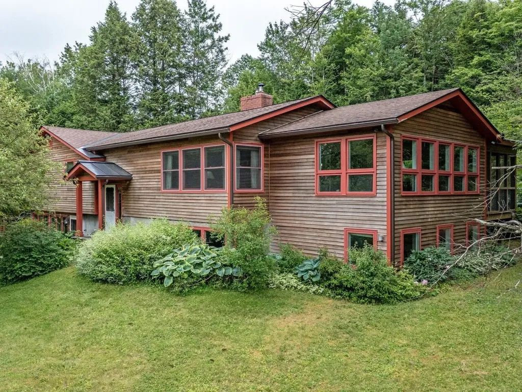 16 Sutton Place Charlotte VT 05445