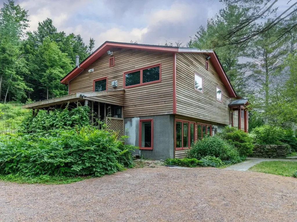 16 Sutton Place Charlotte VT 05445
