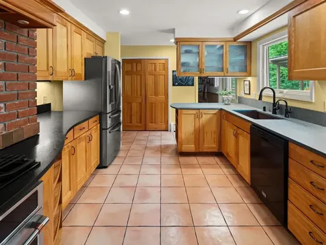 16 Sutton Place Charlotte VT 05445