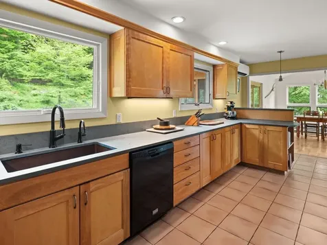 16 Sutton Place Charlotte VT 05445