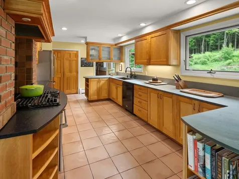 16 Sutton Place Charlotte VT 05445