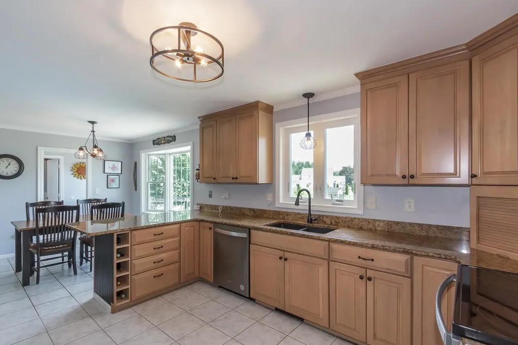 38 Naticook Avenue Litchfield NH 03052