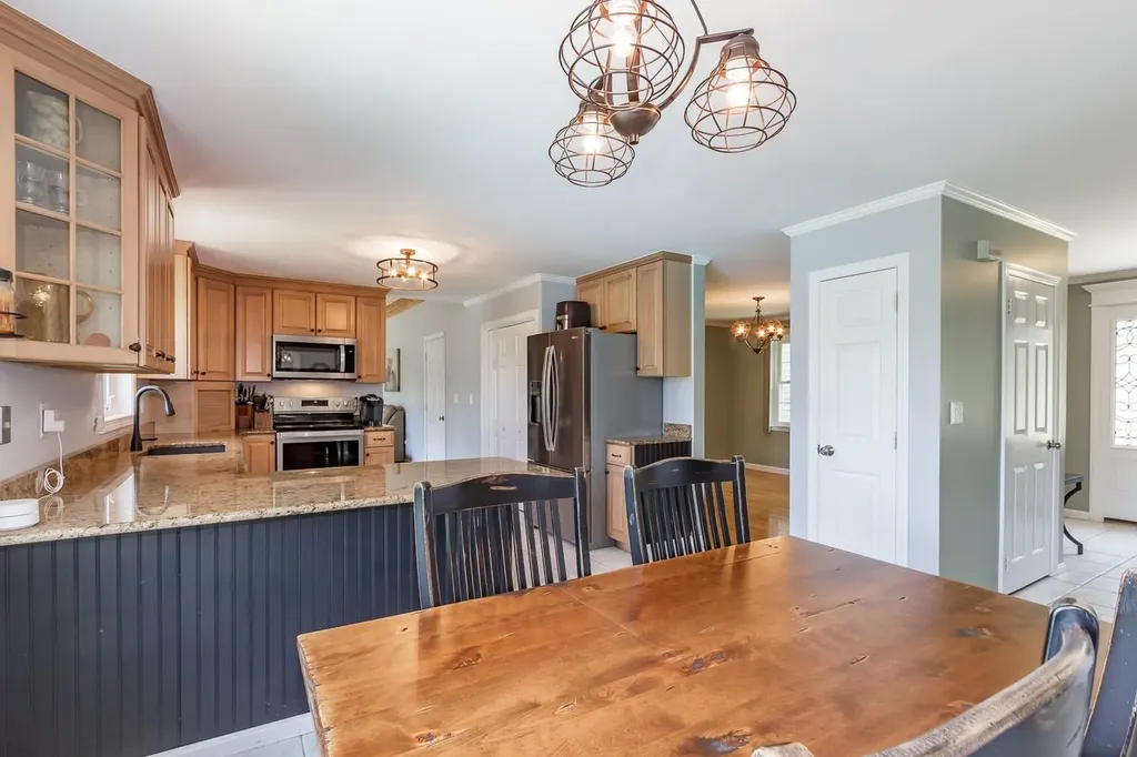 38 Naticook Avenue Litchfield NH 03052