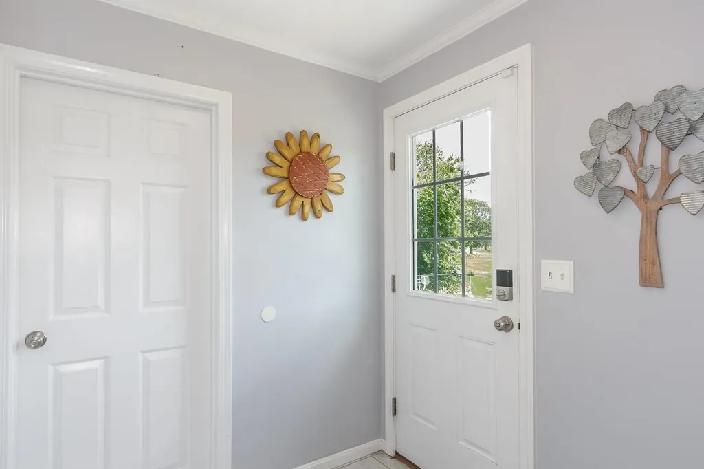 38 Naticook Avenue Litchfield NH 03052