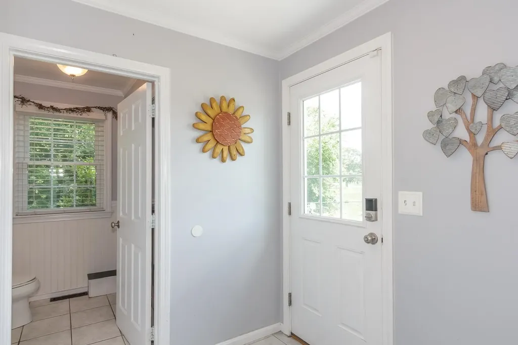 38 Naticook Avenue Litchfield NH 03052