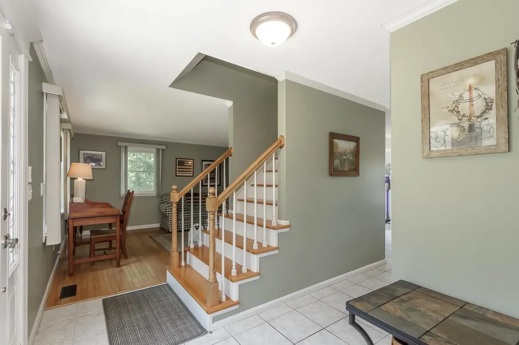 38 Naticook Avenue Litchfield NH 03052
