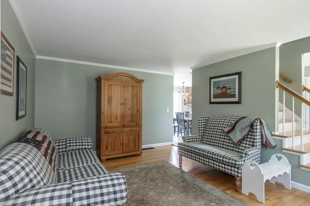 38 Naticook Avenue Litchfield NH 03052