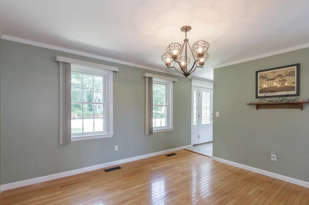 38 Naticook Avenue Litchfield NH 03052