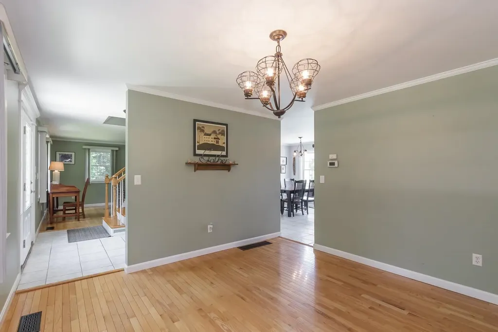 38 Naticook Avenue Litchfield NH 03052