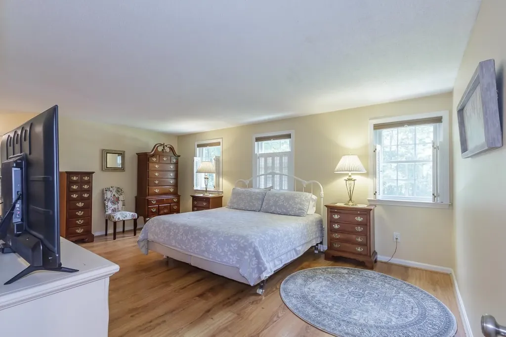 38 Naticook Avenue Litchfield NH 03052