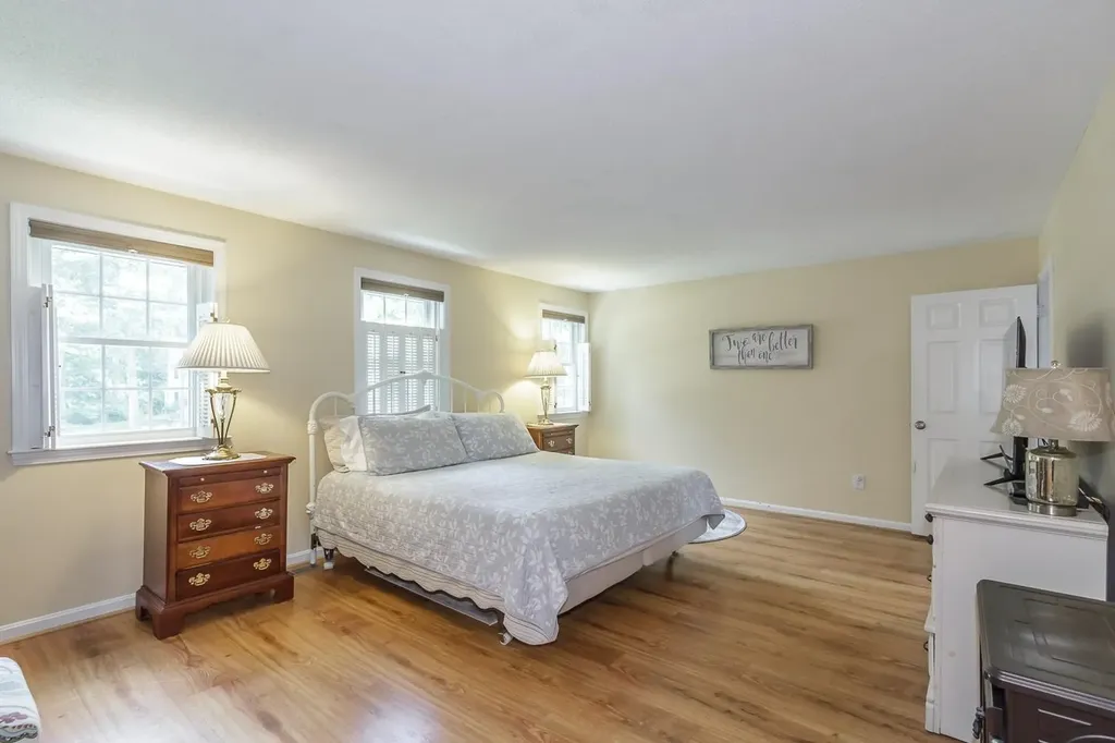 38 Naticook Avenue Litchfield NH 03052