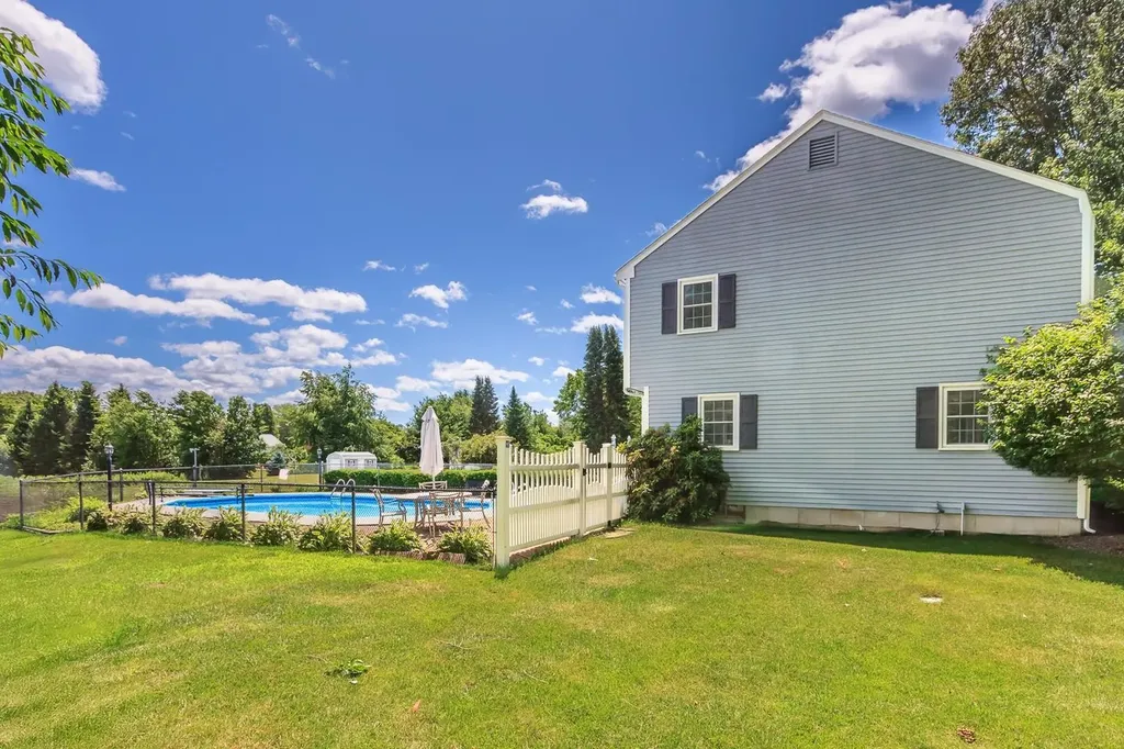 38 Naticook Avenue Litchfield NH 03052