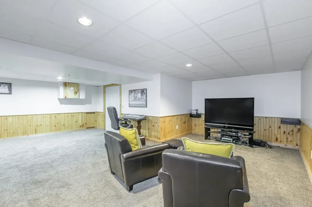 38 Naticook Avenue Litchfield NH 03052