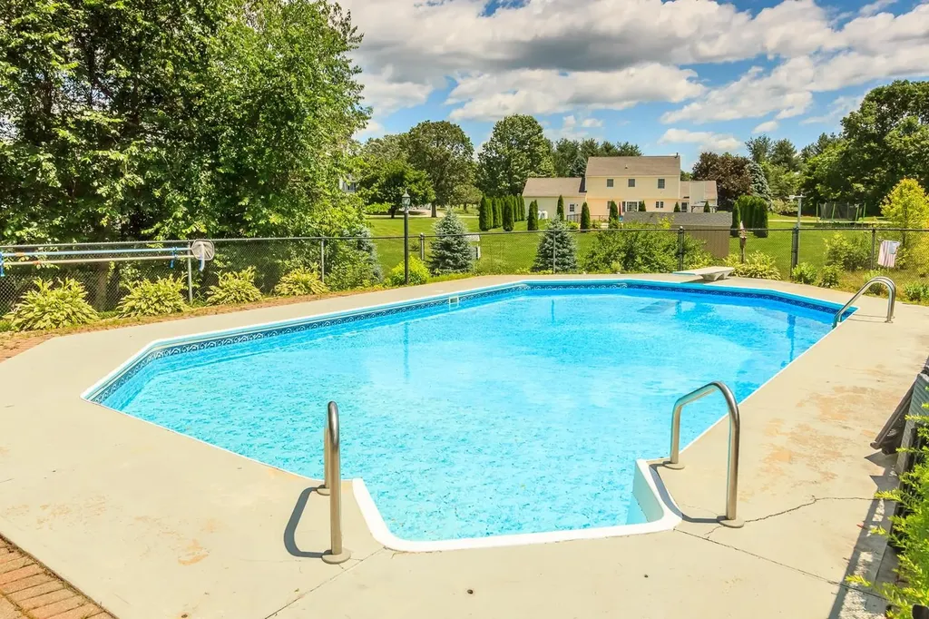 38 Naticook Avenue Litchfield NH 03052