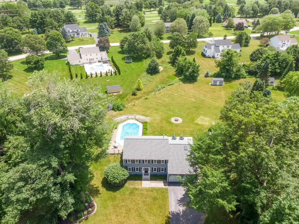 38 Naticook Avenue Litchfield NH 03052