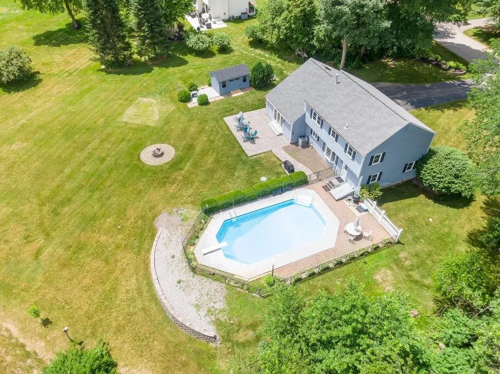38 Naticook Avenue Litchfield NH 03052