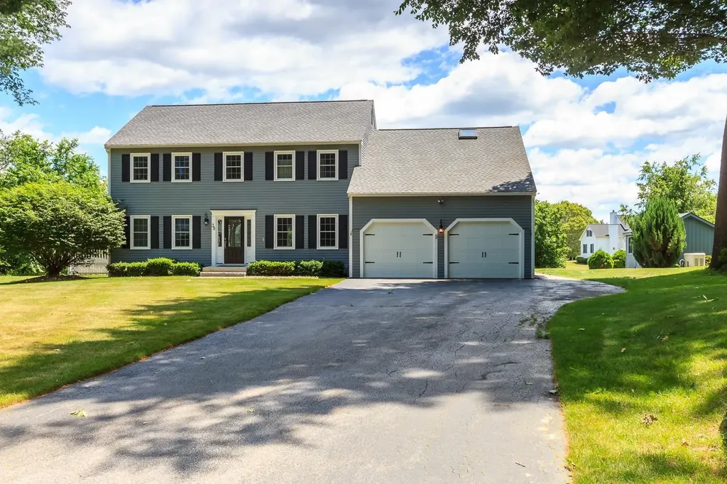 38 Naticook Avenue Litchfield NH 03052