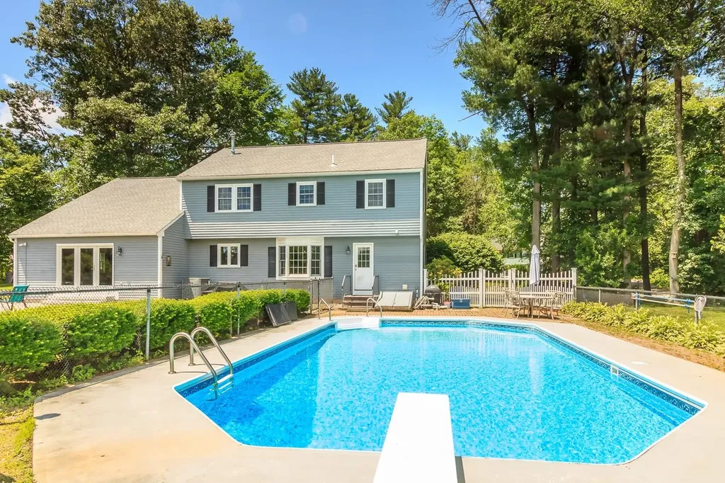 38 Naticook Avenue Litchfield NH 03052