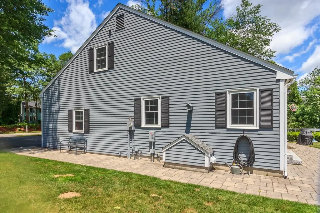 38 Naticook Avenue Litchfield NH 03052