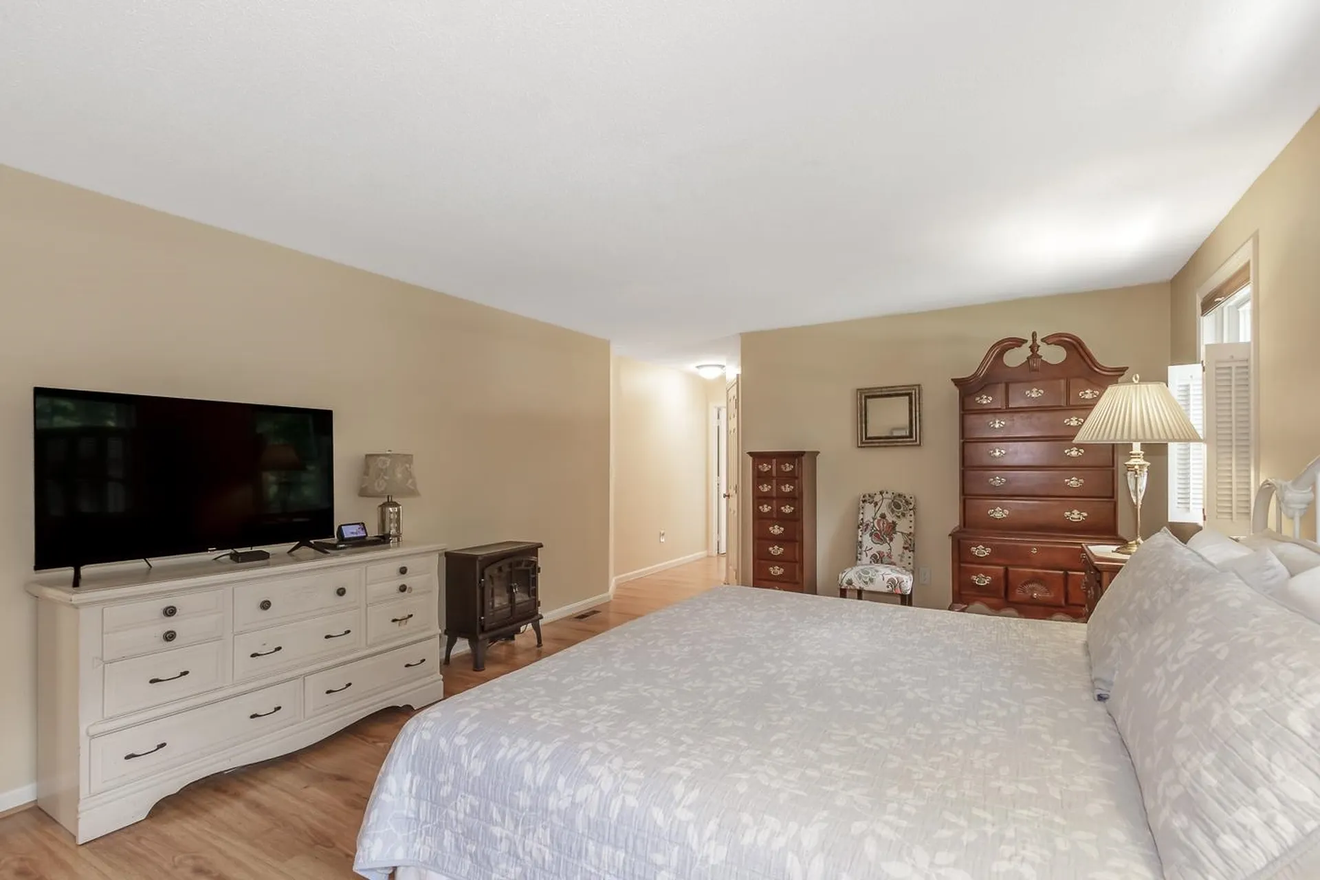 38 Naticook Avenue Litchfield NH 03052