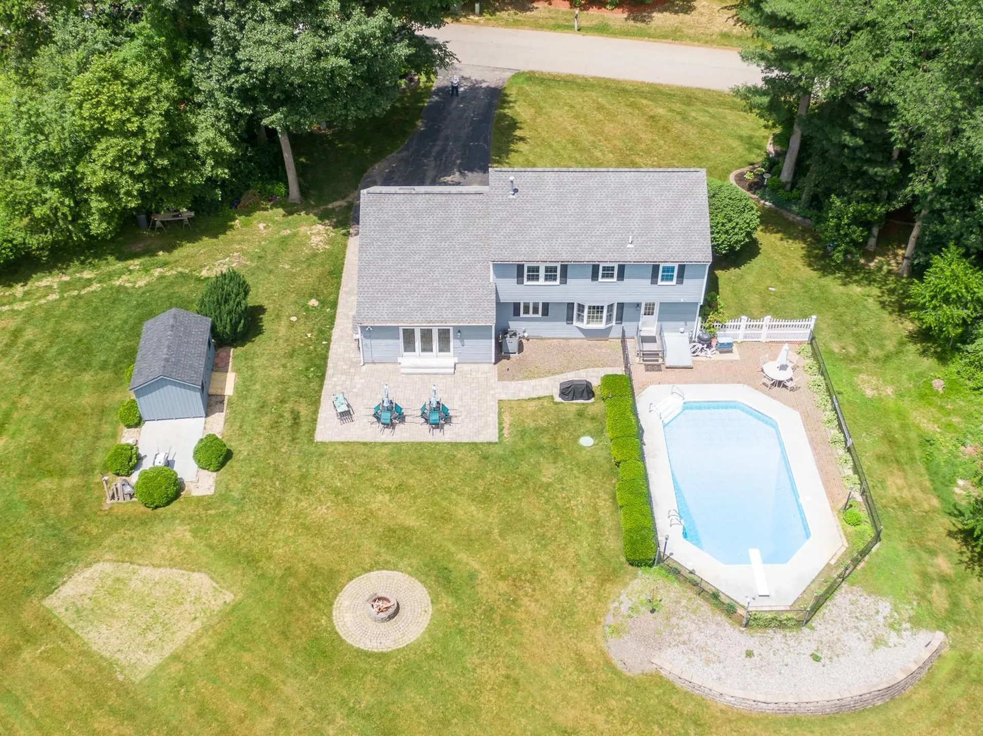 38 Naticook Avenue Litchfield NH 03052