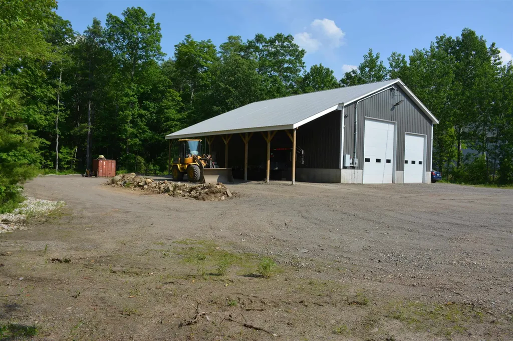 26 Chester Road Raymond NH 03077