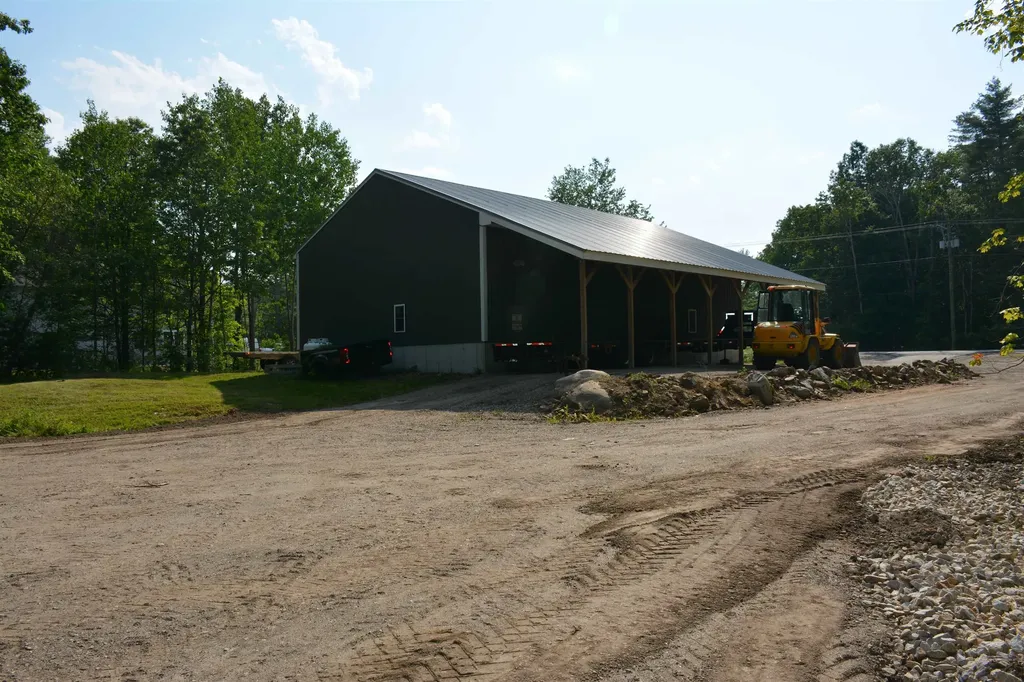 26 Chester Road Raymond NH 03077