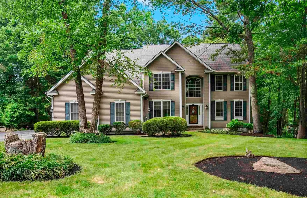 17 Sycamore Avenue Salem NH 03079-4817