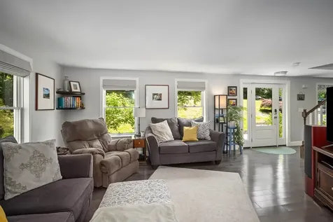 7 Dearborn Lane Bedford NH 03110