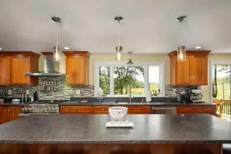 7 Dearborn Lane Bedford NH 03110