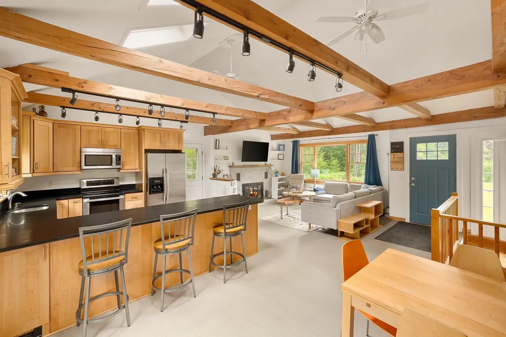 2042 Nebraska Valley Stowe VT 05672