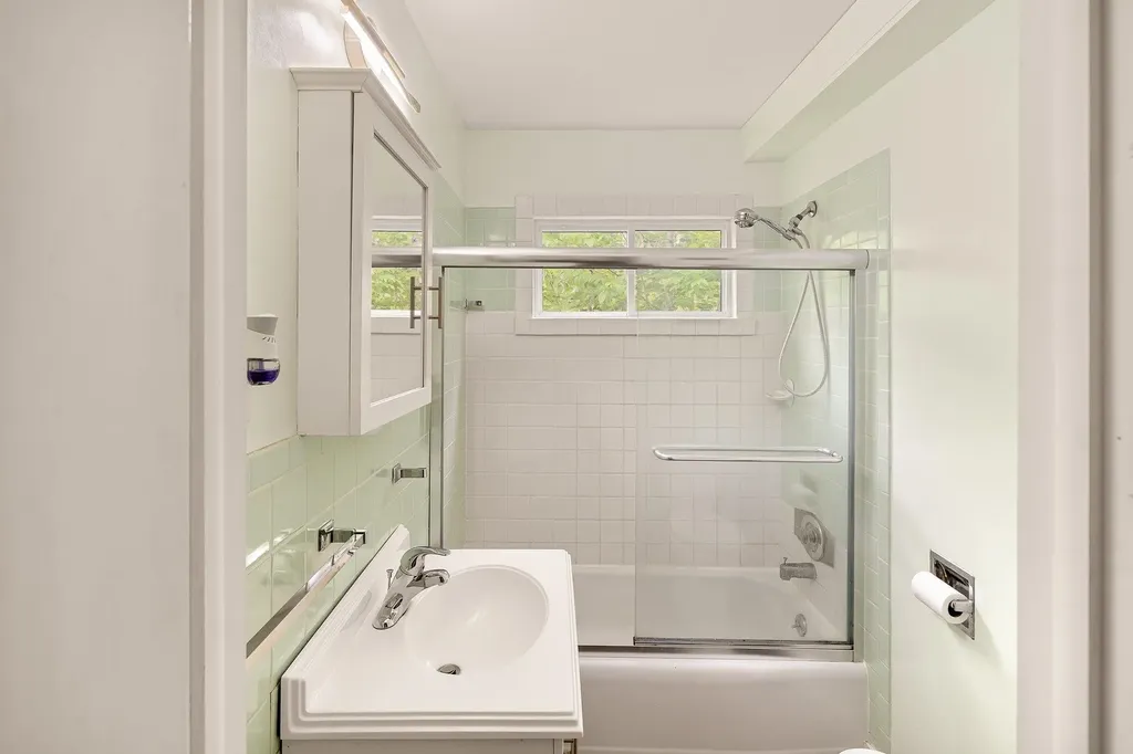 2042 Nebraska Valley Stowe VT 05672