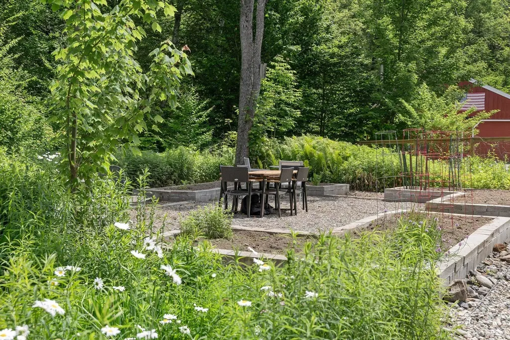 2042 Nebraska Valley Stowe VT 05672