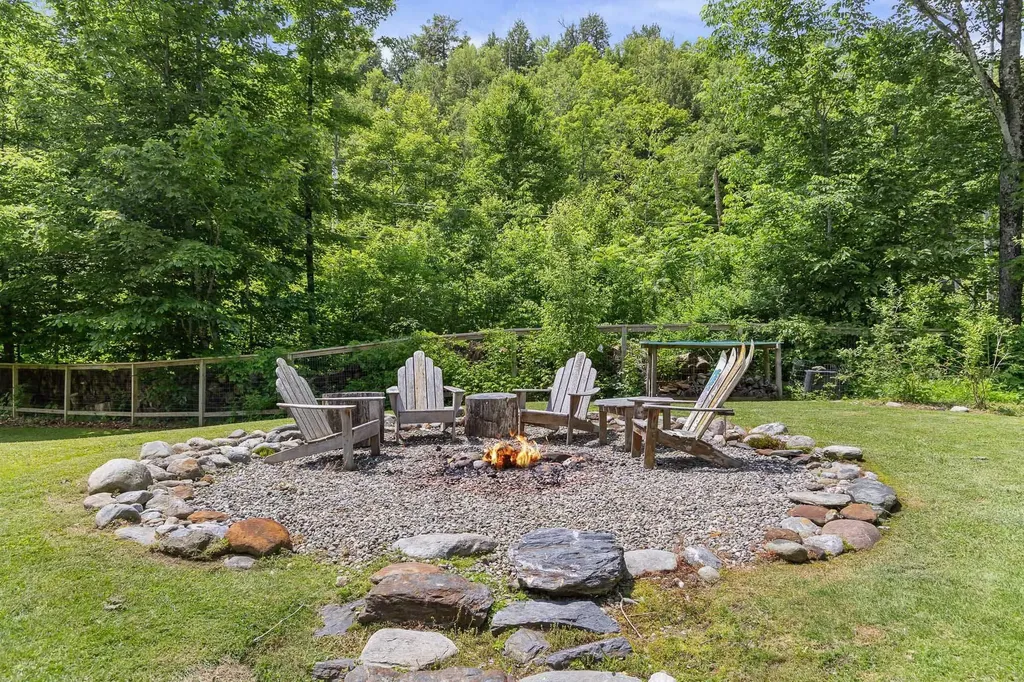 2042 Nebraska Valley Stowe VT 05672