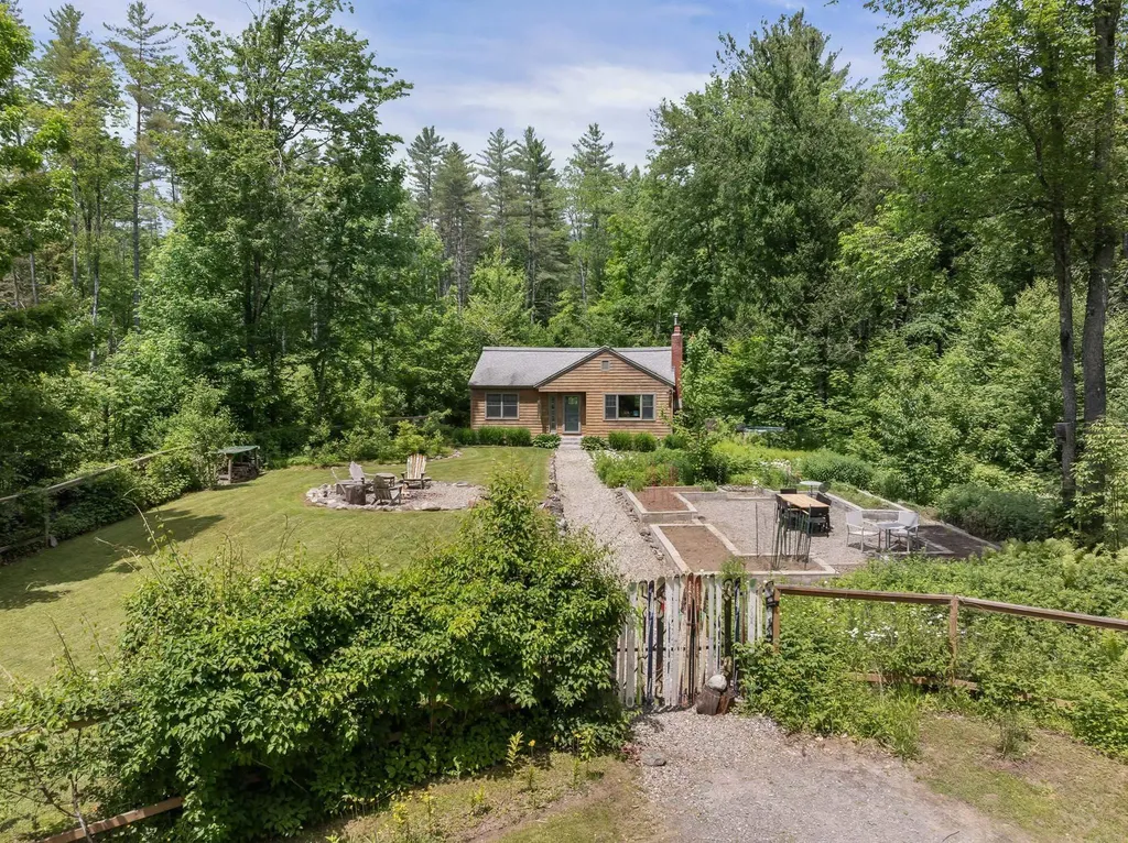 2042 Nebraska Valley Stowe VT 05672