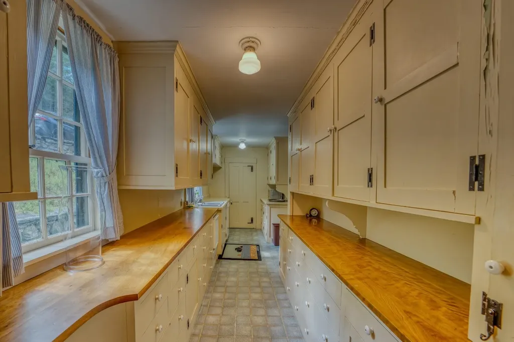 291 - 293 Blake Road Sugar Hill NH 03586