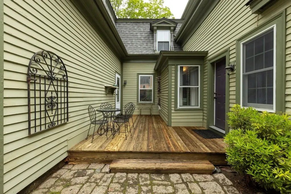 223 Atlantic Avenue North Hampton NH 03862