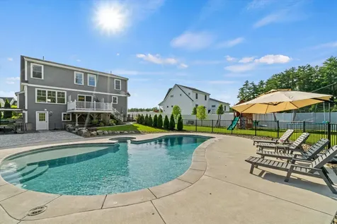16 Daniels Drive Lee NH 03861