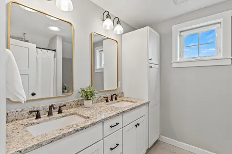 16 Daniels Drive Lee NH 03861