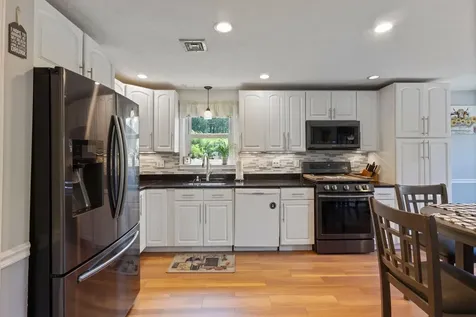 13 Rangers Drive Hudson NH 03051